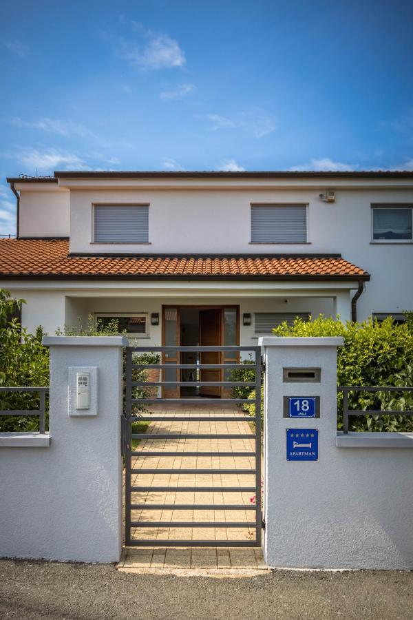 Terra Magica Deluxe Apartment Or Room With Private Parking, Terrace And Sea View Rijeka Eksteriør bilde