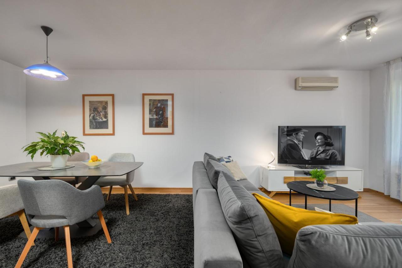 Terra Magica Deluxe Apartment Or Room With Private Parking, Terrace And Sea View Rijeka Eksteriør bilde
