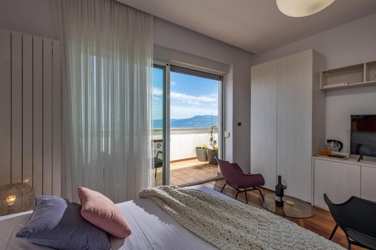 Terra Magica Deluxe Apartment Or Room With Private Parking, Terrace And Sea View Rijeka Eksteriør bilde